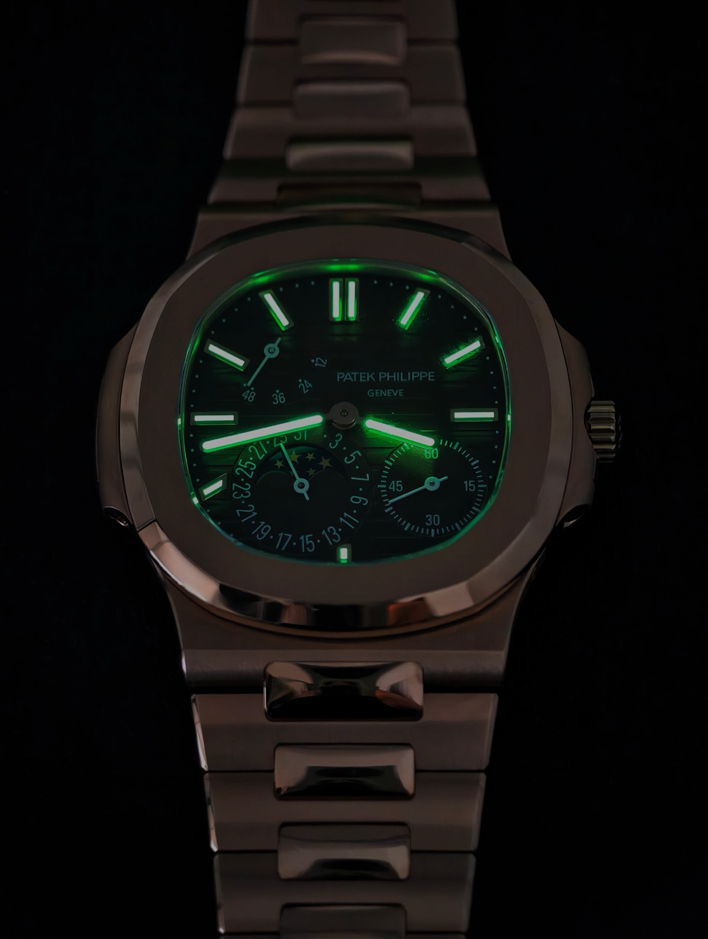 UMI Patek Philippe Nautilus 5712/1R-001 Replica Watch Lume Shot