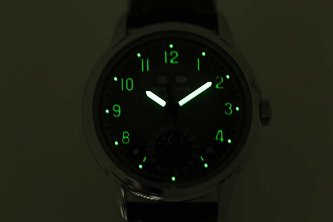 Luminous dial of Patek Philippe Grand Complications 5320G-001 glowing in the dark