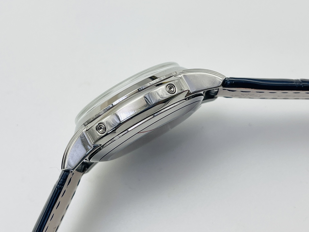 Side profile of watch case showing polished finish