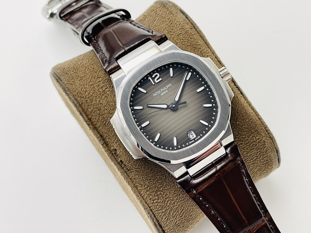 Patek Philippe Nautilus 7118/1A-011 Replica Gray Dial Dial Detail View