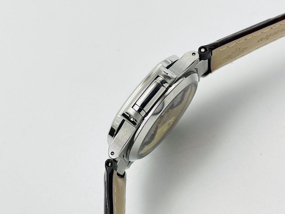 Patek Philippe Nautilus 7118/1A-011 Replica Case Side Detail