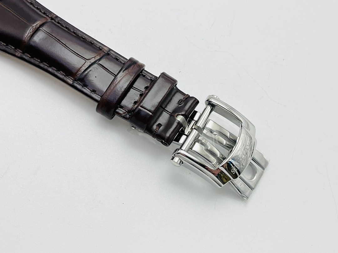 Patek Philippe Nautilus 7118/1A-011 Replica Brown Leather Strap Buckle Detail