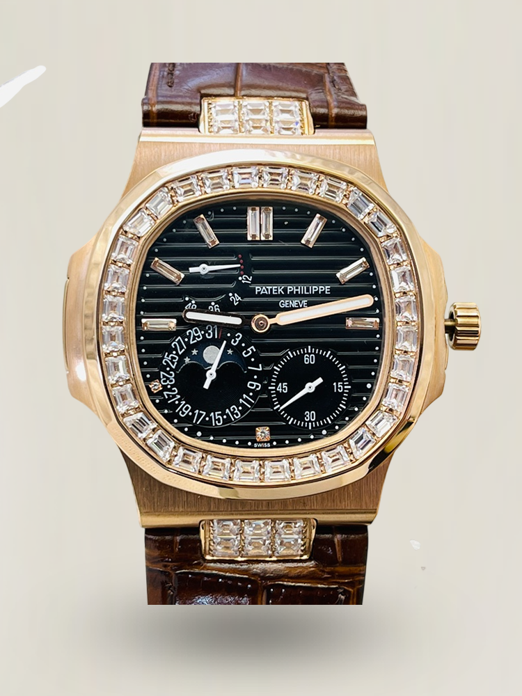 Patek Philippe Nautilus 5724R-001 Replica Luxury Diamond Bezel Watch With Black Dial Main Image