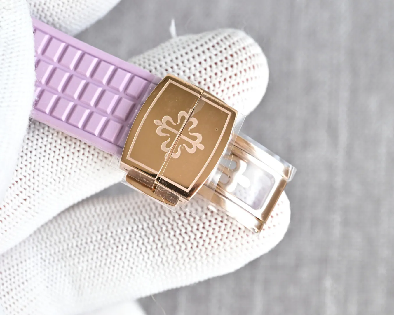 Luxury Patek Philippe Aquanaut Luce 5072R-001 Replica – Purple Mother-of-pearl Dial Ladies Watch, clasp detail