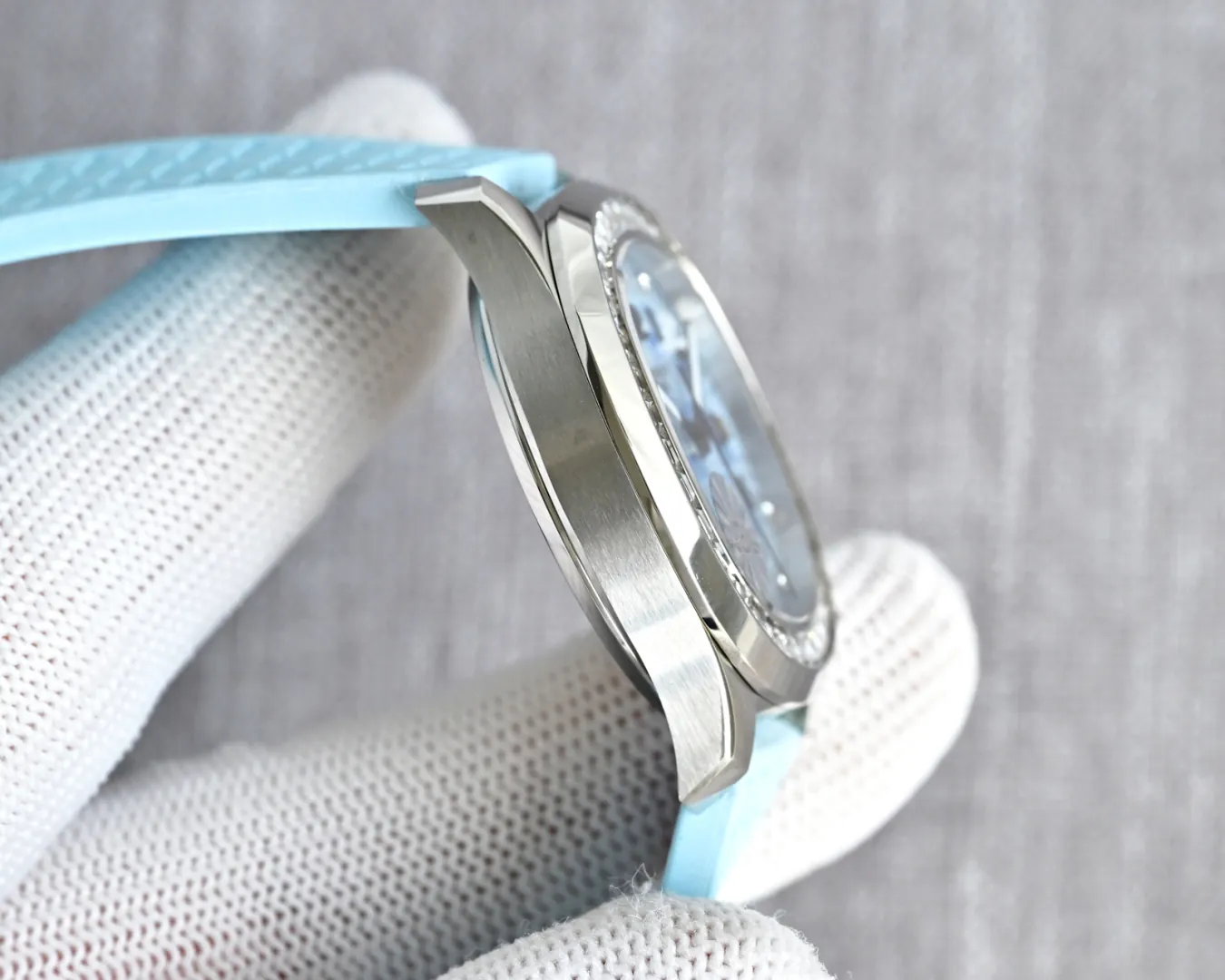 JBL Factory Replica Patek Philippe Aquanaut Luce 5072G-001 Blue Checkered Dial Diamond Bezel Ladies Watch side profile case view