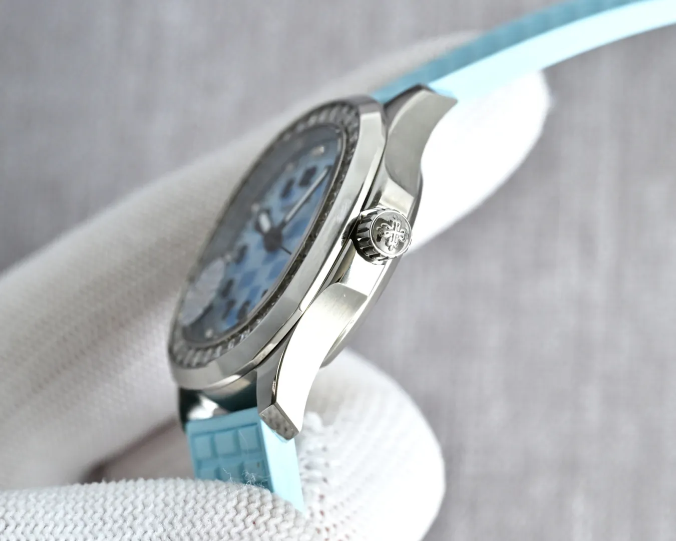 JBL Factory Replica Patek Philippe Aquanaut Luce 5072G-001 Blue Checkered Dial Diamond Bezel Ladies Watch case thickness side angle