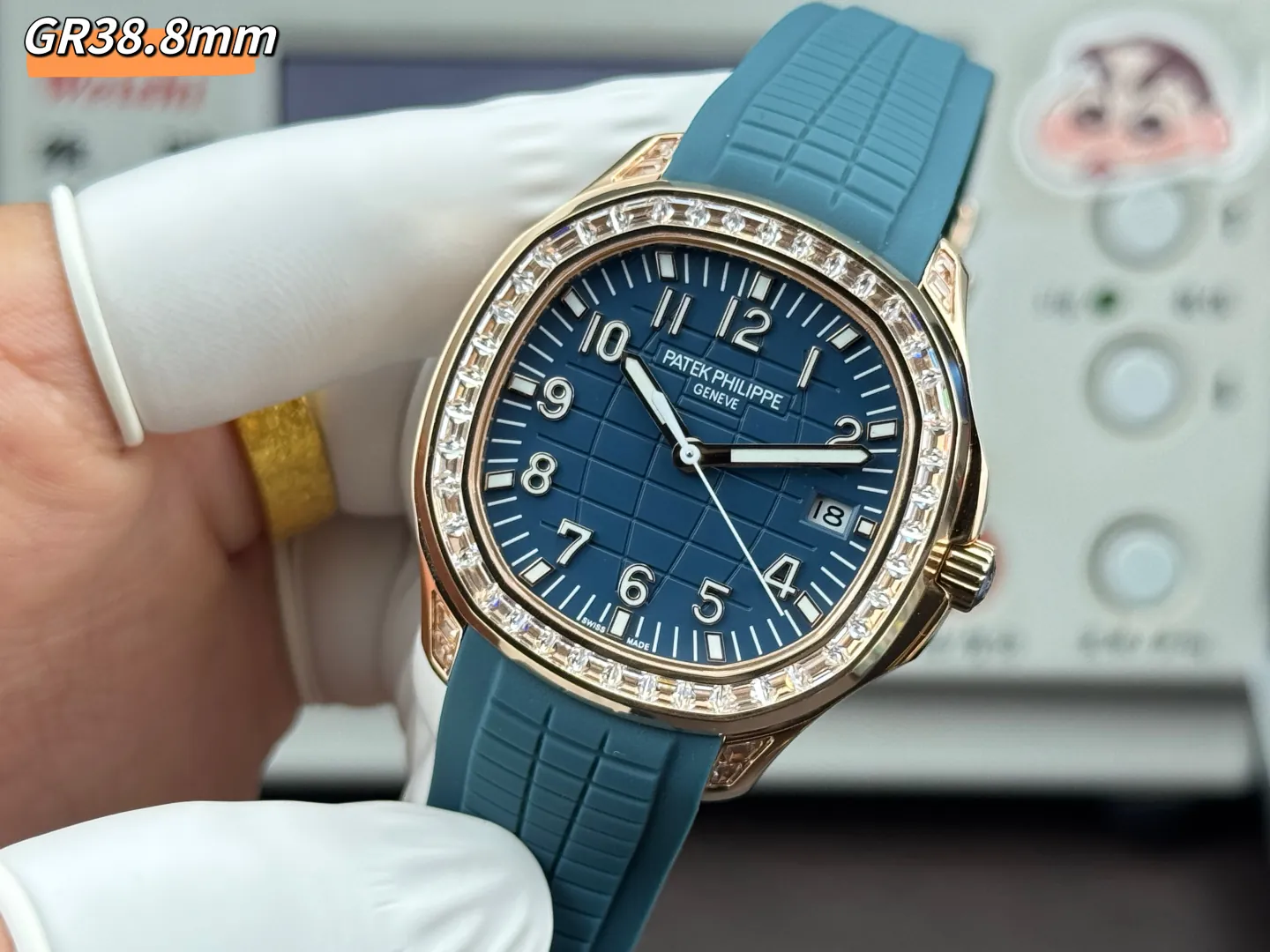 Patek Philippe Aquanaut Luce 5067A Replica Luxury Diamond Bezel Blue Grey Dial Rubber Strap Watch Dial Side View 1