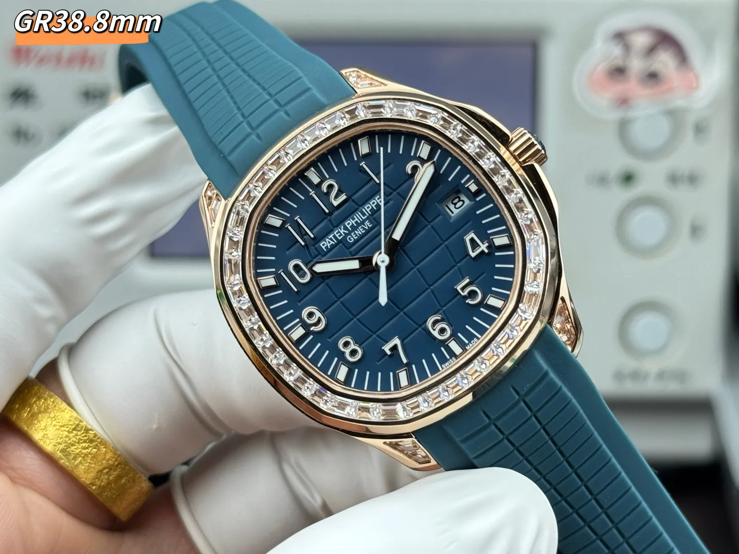 Patek Philippe Aquanaut Luce 5067A Replica Luxury Diamond Bezel Blue Grey Dial Rubber Strap Watch Dial Side View 2
