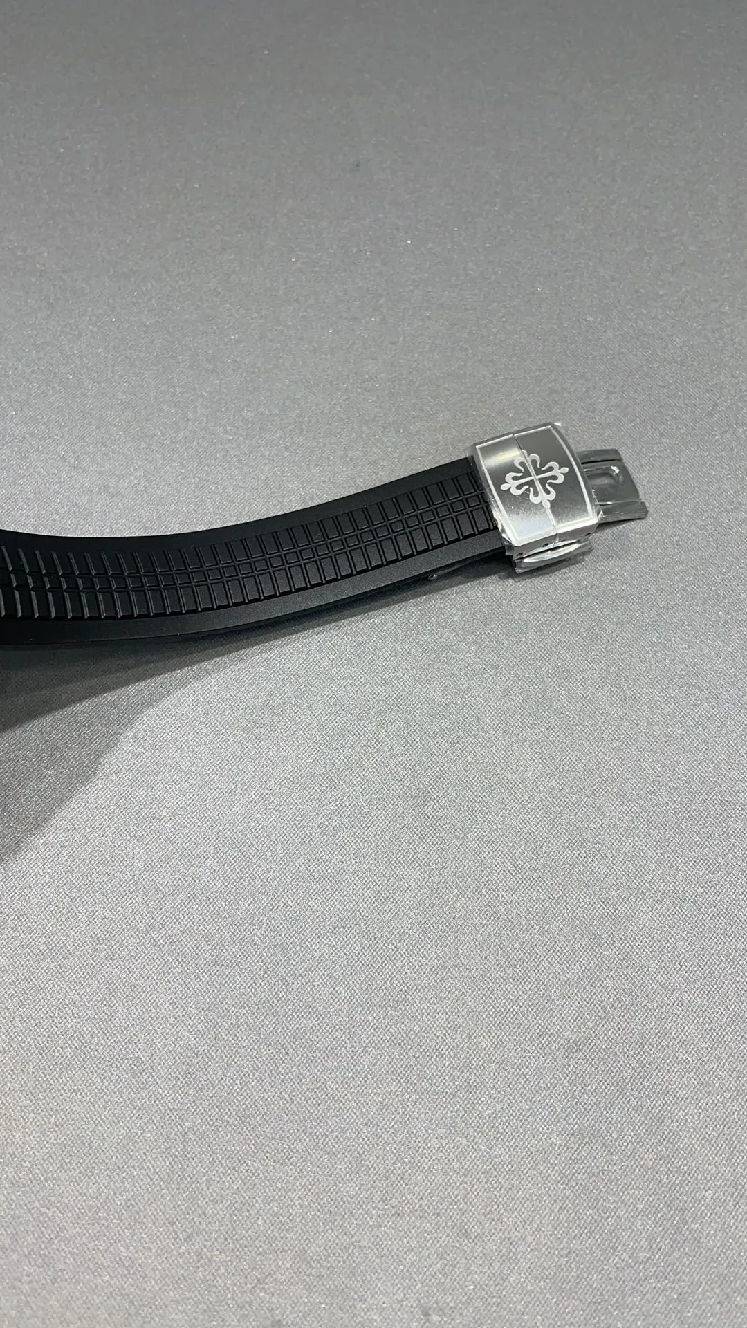 Luxury Patek Philippe Aquanaut 5164A-001 Replica Black Embossed Dial Black Rubber Strap Travel Time Watch Strap 1