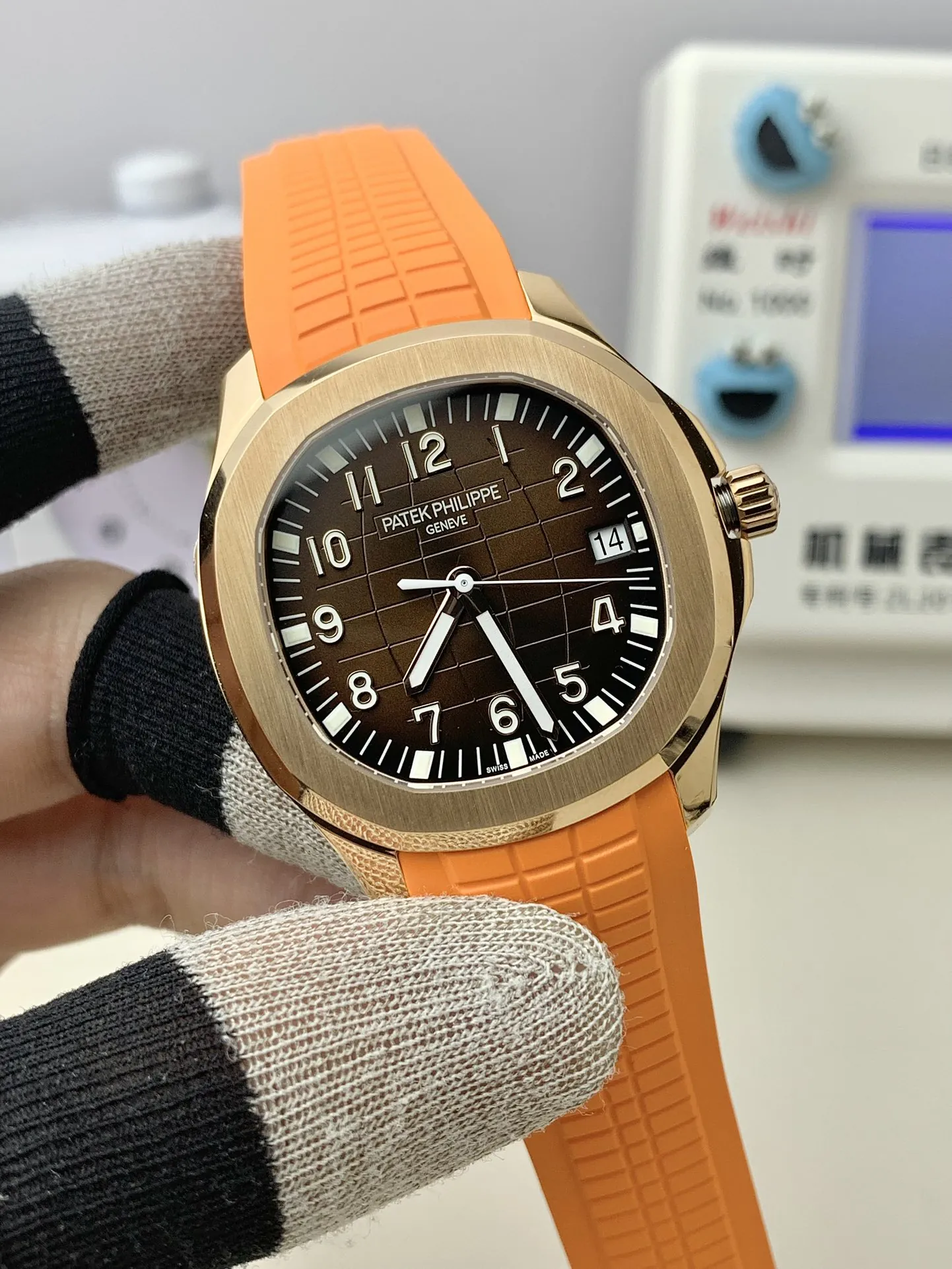 3K Factory Patek Philippe Aquanaut 5167R-001 Replica 40mm Brown Gradient Dial Orange Rubber Strap Super Clone Watch Dial Side View