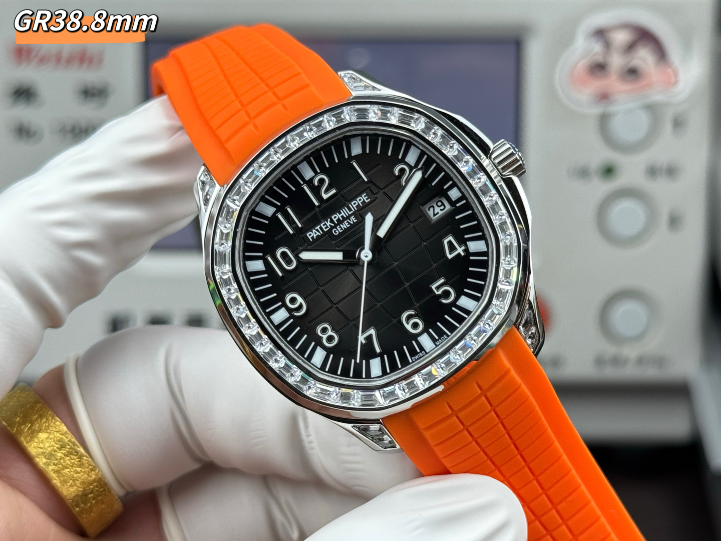 GR Factory Luxury Patek Philippe Aquanaut 5167/300G Replica Black Dial Baguette Diamond Bezel Orange Rubber Strap Watch Dial Side View 2