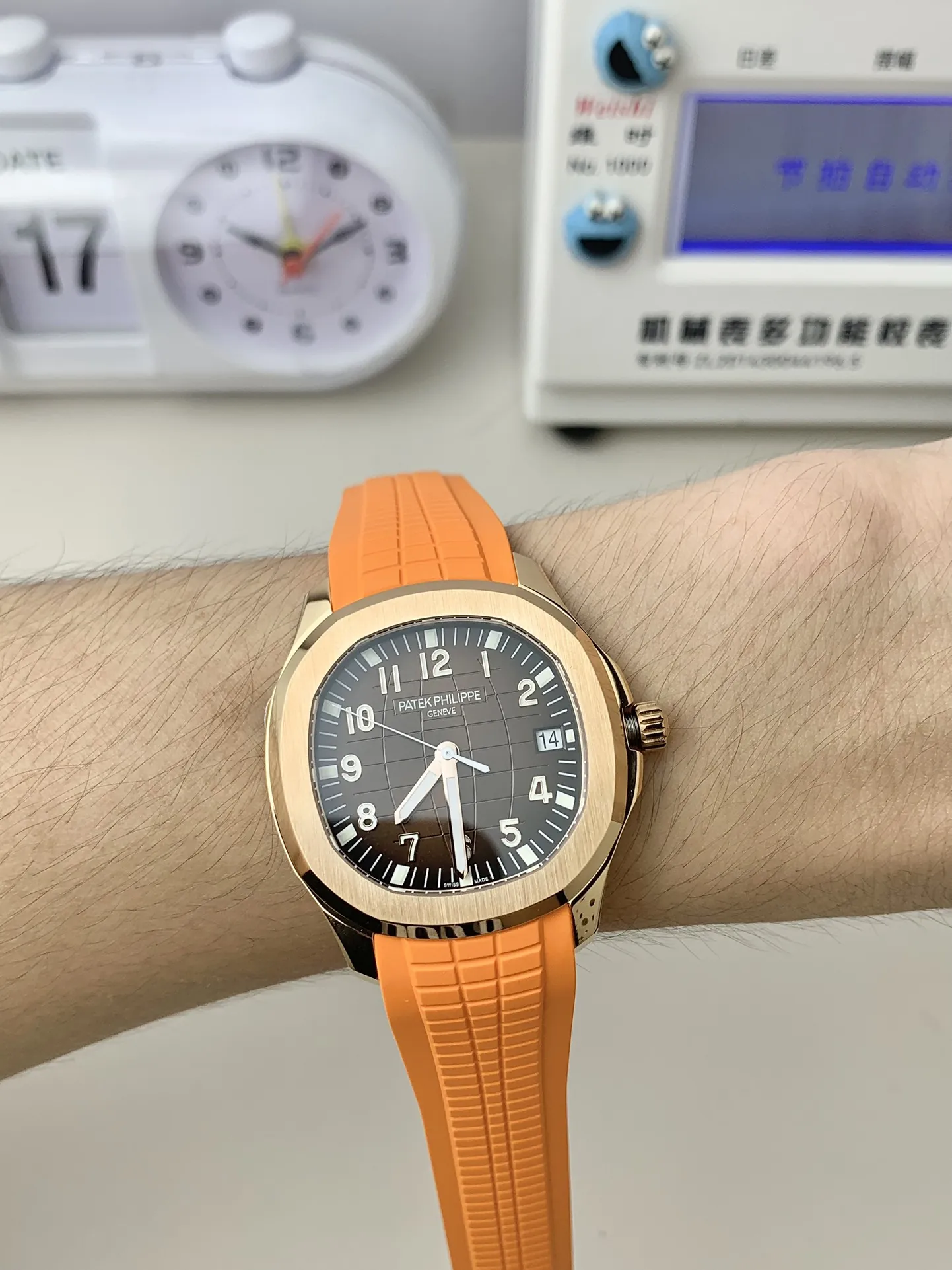 3K Factory Patek Philippe Aquanaut 5167R-001 Replica 40mm Brown Gradient Dial Orange Rubber Strap Super Clone Watch Wrist Shot
