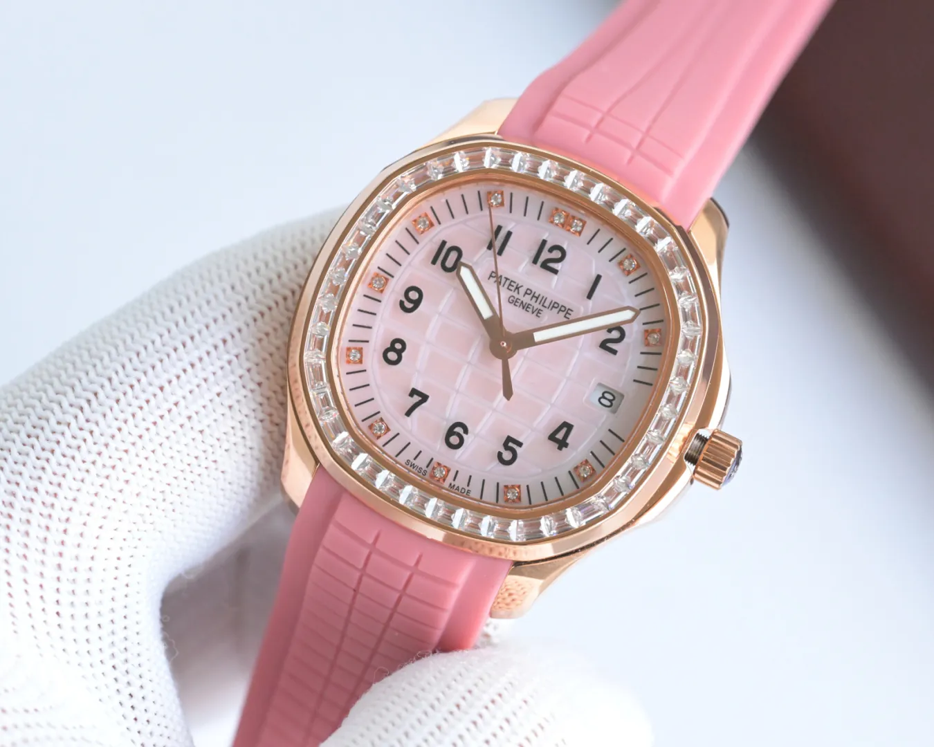 Luxury Patek Philippe Aquanaut Luce 5072R-001 Replica Haute Joaillerie Pink Mother of Pearl Dial Diamond Bezel 35.6mm Watch Dial Side View 1