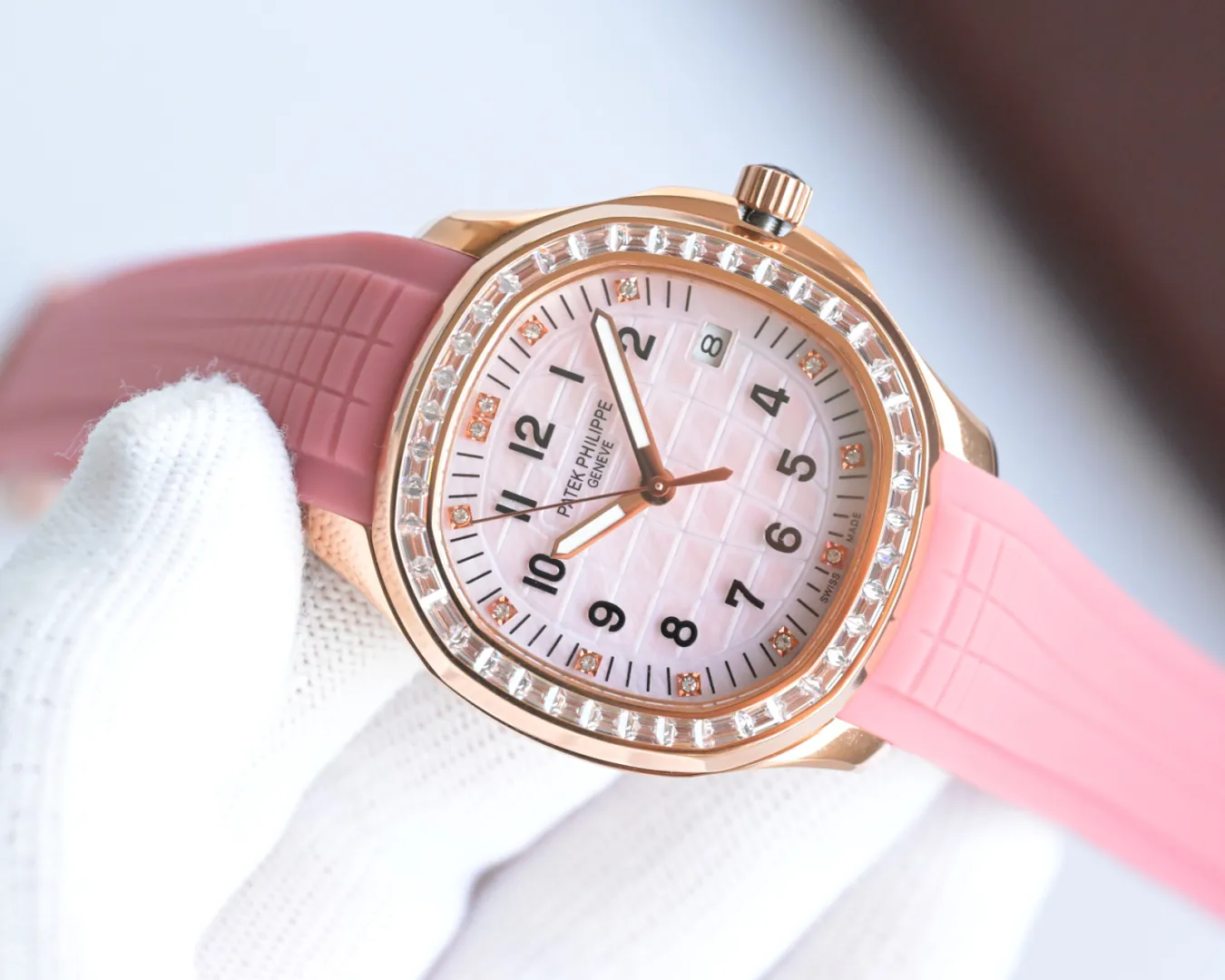 Luxury Patek Philippe Aquanaut Luce 5072R-001 Replica Haute Joaillerie Pink Mother of Pearl Dial Diamond Bezel 35.6mm Watch Dial Side View 3