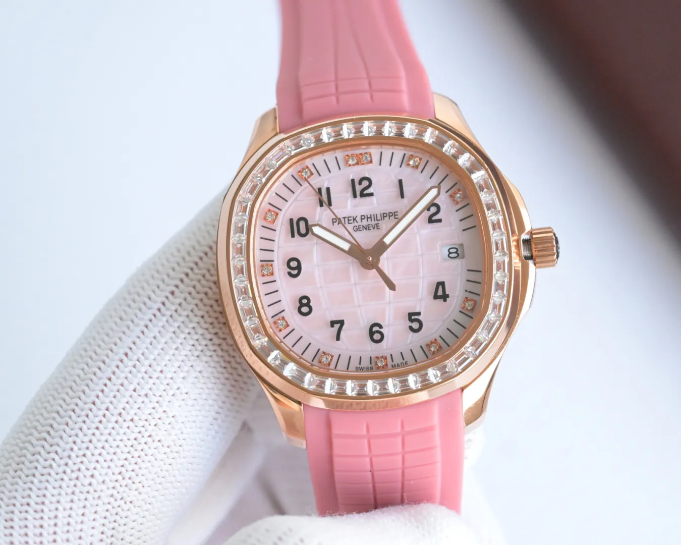 Luxury Patek Philippe Aquanaut Luce 5072R-001 Replica Haute Joaillerie Pink Mother of Pearl Dial Diamond Bezel 35.6mm Watch Front View