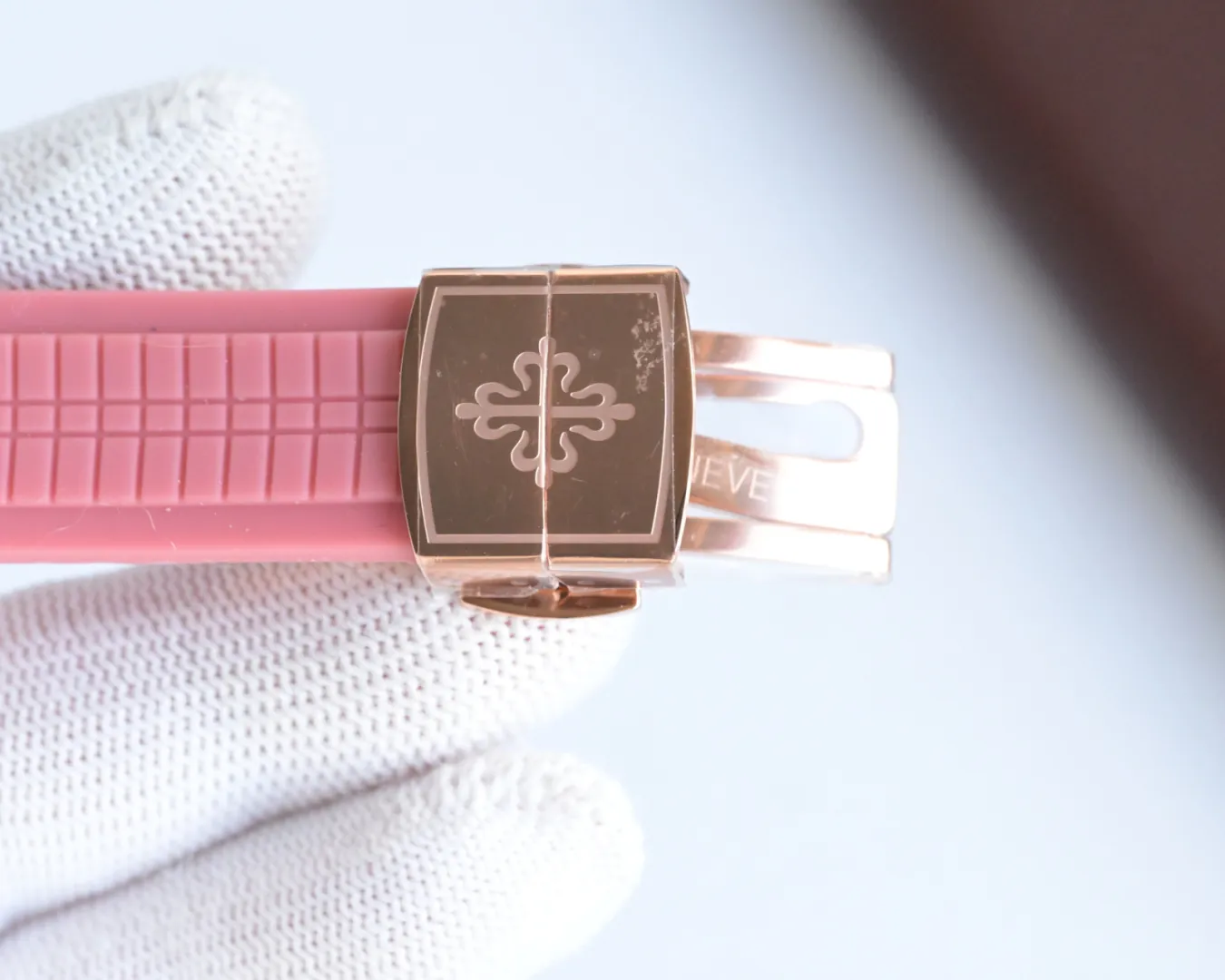 Luxury Patek Philippe Aquanaut Luce 5072R-001 Replica Haute Joaillerie Pink Mother of Pearl Dial Diamond Bezel 35.6mm Watch Strap
