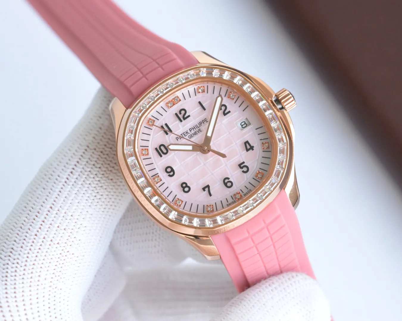 Luxury Patek Philippe Aquanaut Luce 5072R-001 Replica Haute Joaillerie Pink Mother of Pearl Dial Diamond Bezel 35.6mm Watch Dial Side View 2