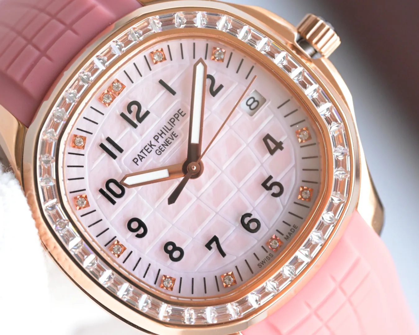 Luxury Patek Philippe Aquanaut Luce 5072R-001 Replica Haute Joaillerie Pink Mother of Pearl Dial Diamond Bezel 35.6mm Watch Dial Detail