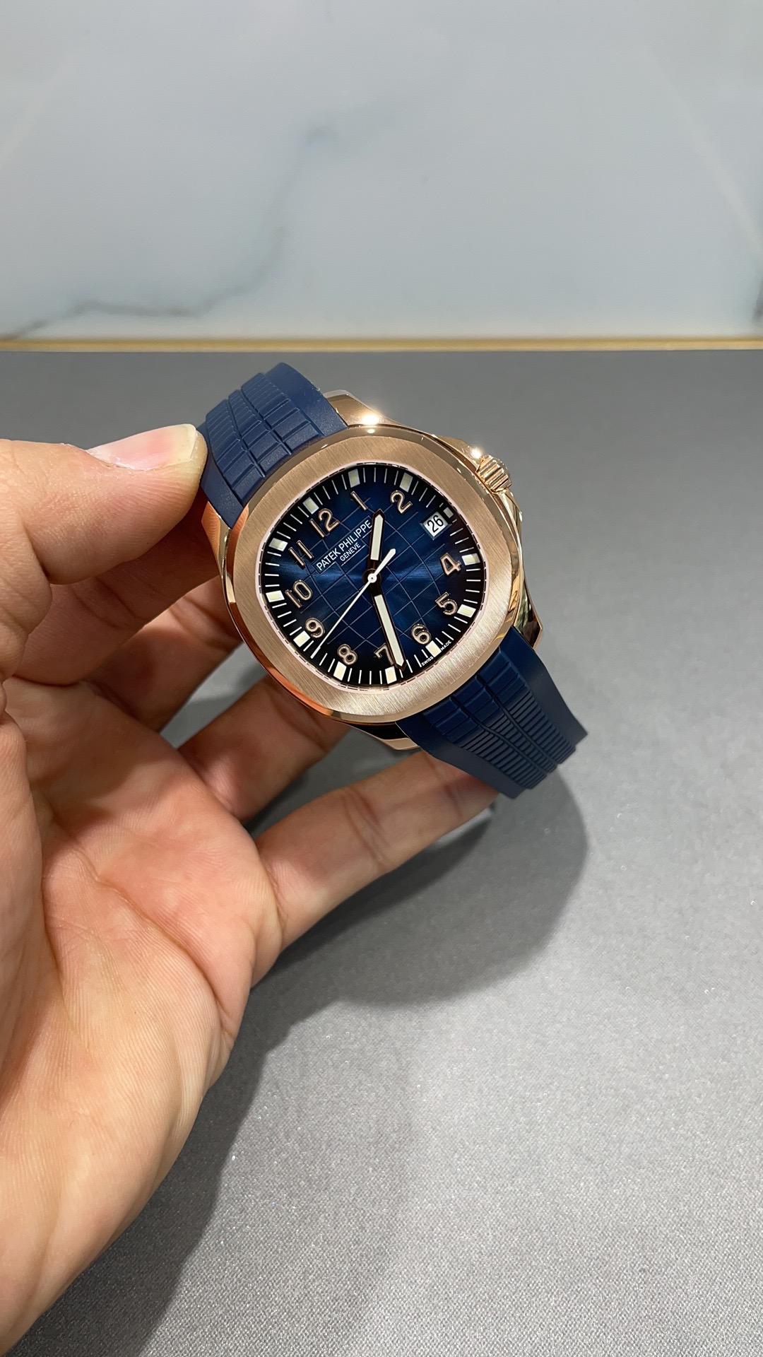 Swiss Patek Philippe Aquanaut 5168G Replica Blue Embossed Grid Dial Blue Rubber Strap 42.2mm Men’s Watch Dial Side View