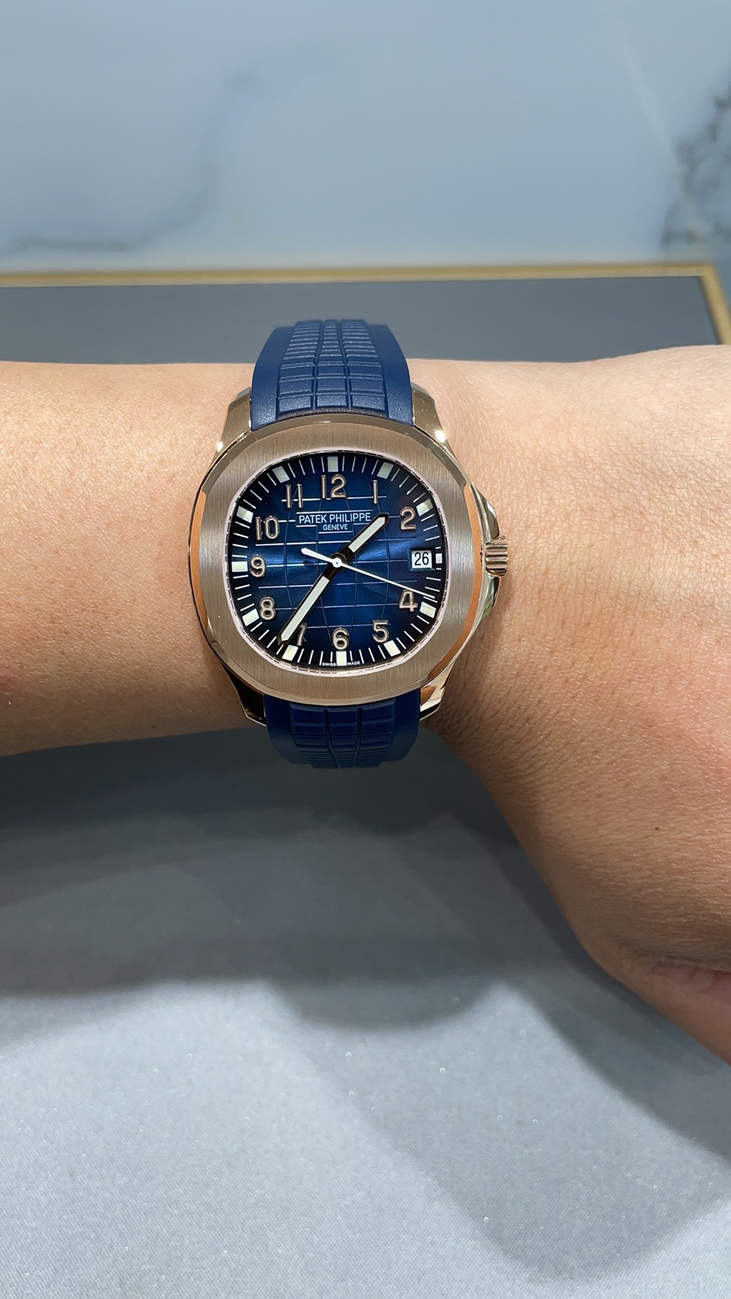 Swiss Patek Philippe Aquanaut 5168G Replica Blue Embossed Grid Dial Blue Rubber Strap 42.2mm Men’s Watch Wrist Shot