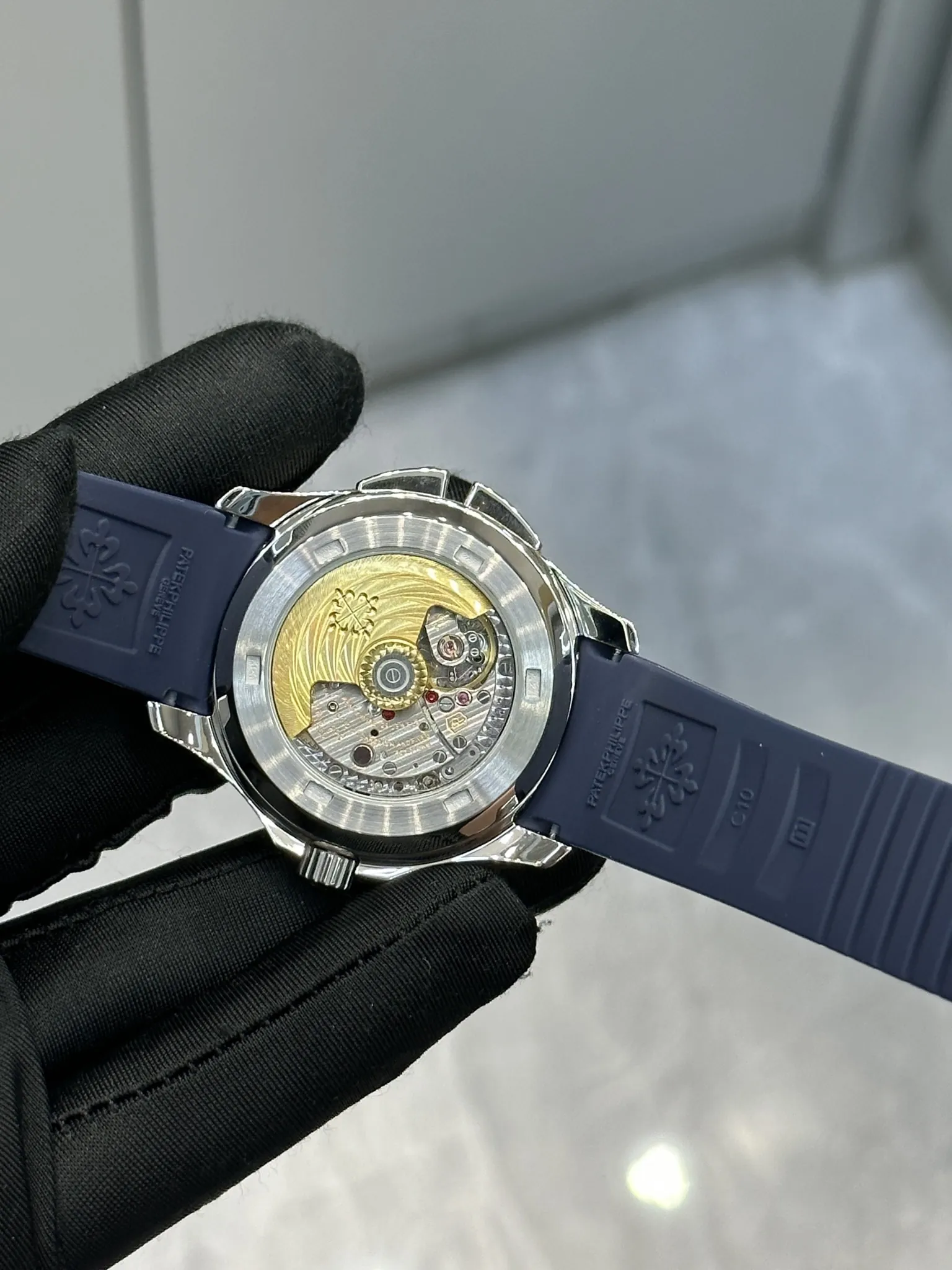 1:1 Super Clone Patek Philippe Aquanaut 5650G-001 Replica Advanced Research Blue Dial Blue Rubber Strap Men’s Watch Case Back