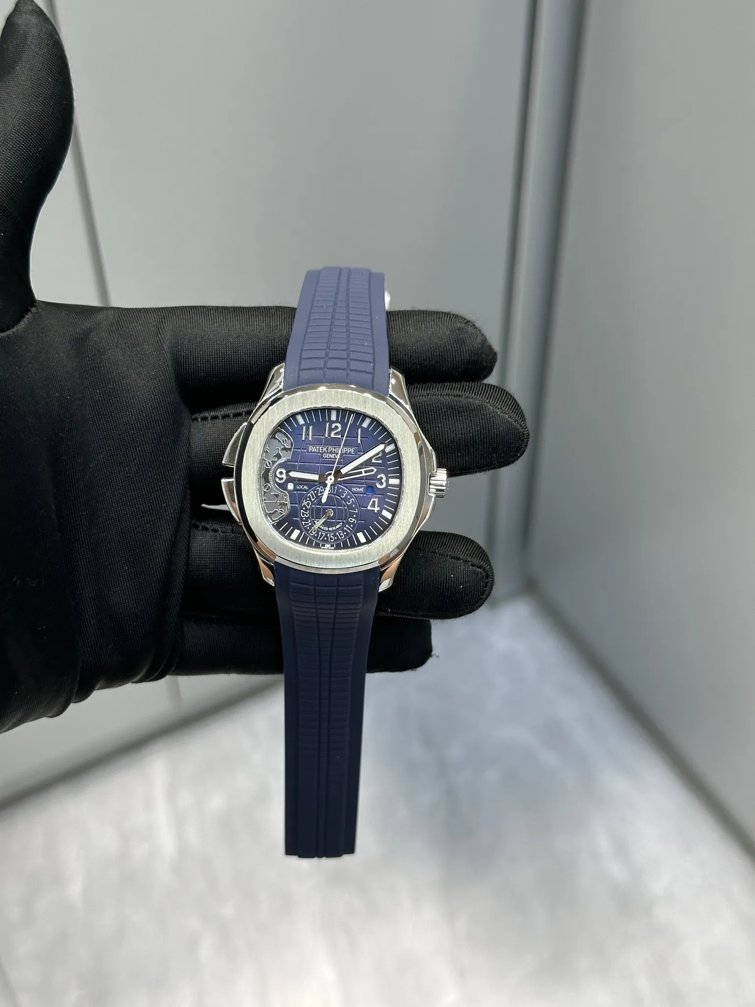 1:1 Super Clone Patek Philippe Aquanaut 5650G-001 Replica Advanced Research Blue Dial Blue Rubber Strap Men’s Watch Front View