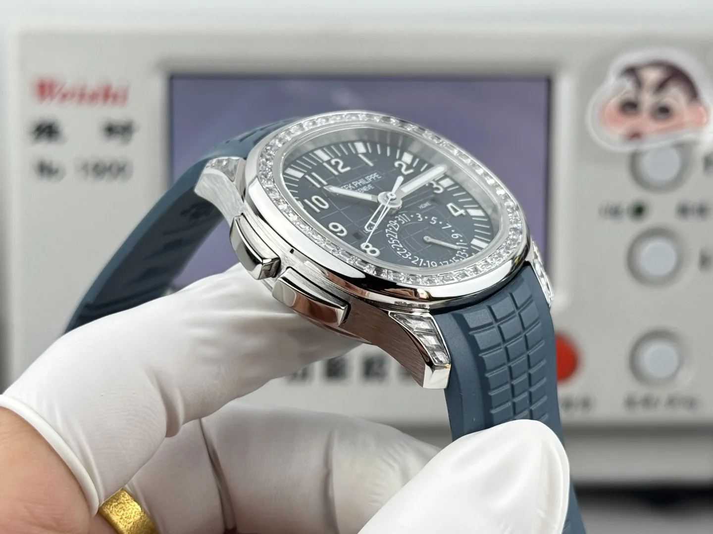 Luxury Patek Philippe Aquanaut 5164G Replica Blue-Gray Dial Diamond Bezel Blue Rubber Strap Travel Time Watch Side View 1