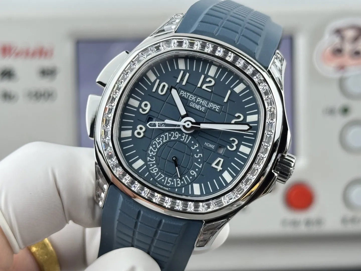 Luxury Patek Philippe Aquanaut 5164G Replica Blue-Gray Dial Diamond Bezel Blue Rubber Strap Travel Time Watch Dial Detail 2
