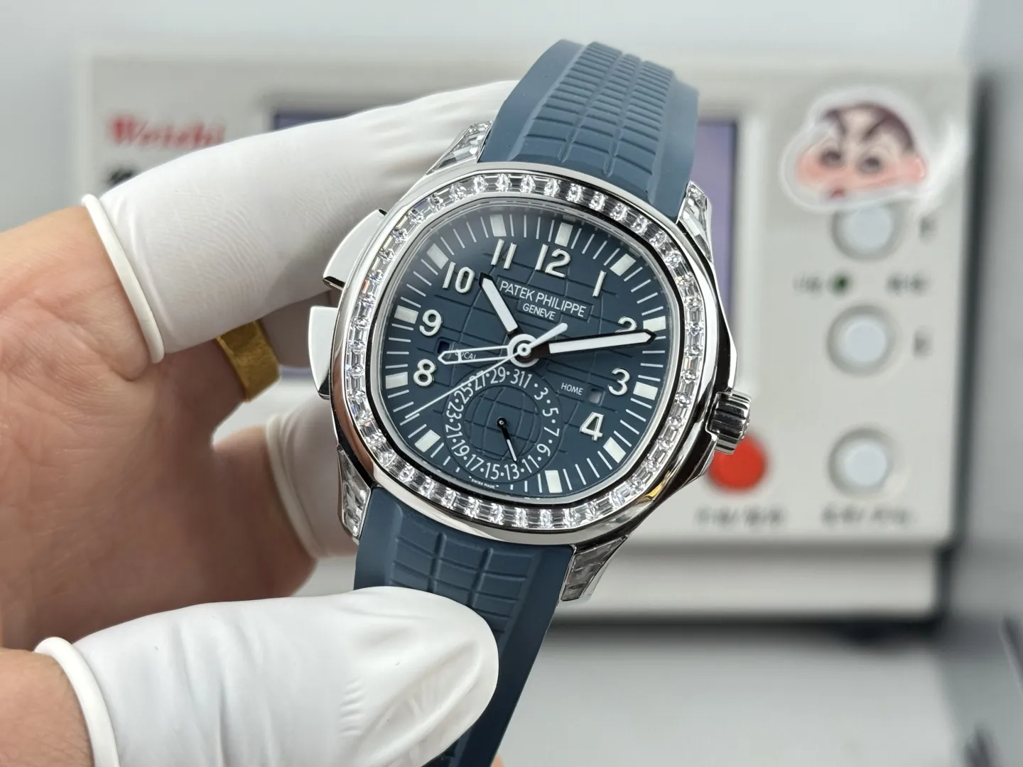 Luxury Patek Philippe Aquanaut 5164G Replica Blue-Gray Dial Diamond Bezel Blue Rubber Strap Travel Time Watch Dial Side View 1