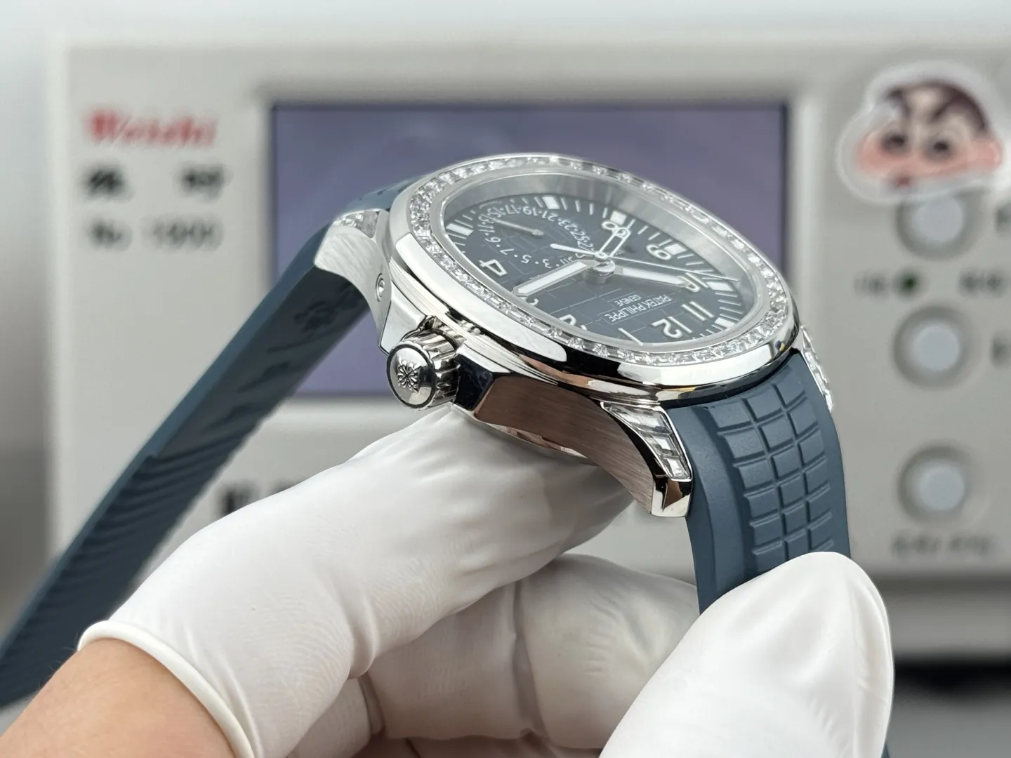 Luxury Patek Philippe Aquanaut 5164G Replica Blue-Gray Dial Diamond Bezel Blue Rubber Strap Travel Time Watch Side View 2