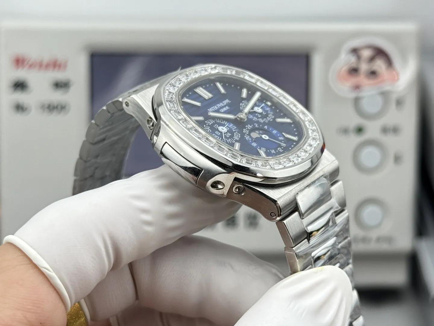Luxury Patek Philippe Nautilus 5740/1G-001 Replica Blue Dial Baguette Diamond-set Bezel 40mm Super Clone Watch Side View 1