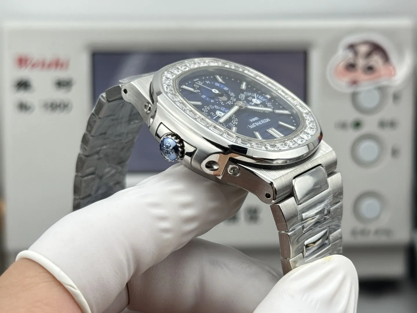 Luxury Patek Philippe Nautilus 5740/1G-001 Replica Blue Dial Baguette Diamond-set Bezel 40mm Super Clone Watch Side View 2