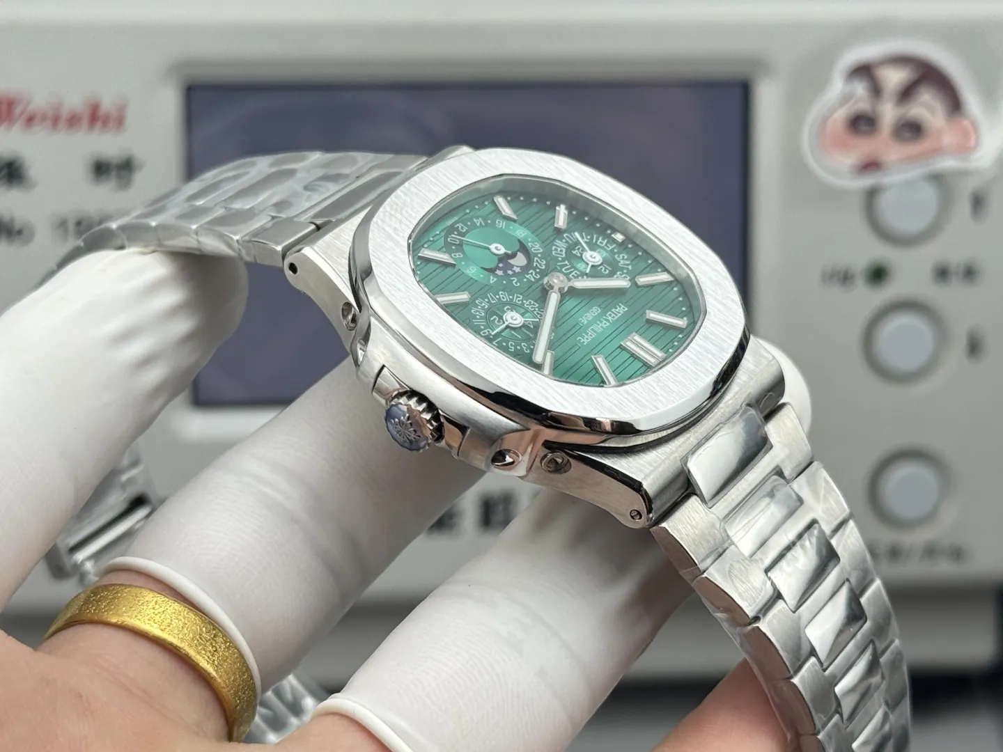 Patek Philippe Nautilus 5740/1G-001 Green Dial Perpetual Calendar 904L Stainless Steel Case 40mm Men's Watch Side View 2