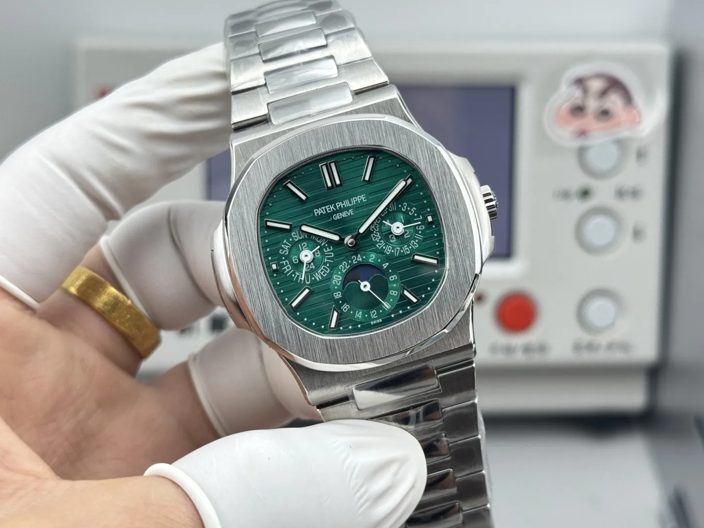 Patek Philippe Nautilus 5740/1G-001 Green Dial Perpetual Calendar 904L Stainless Steel Case 40mm Men's Watch Dial Side View 1