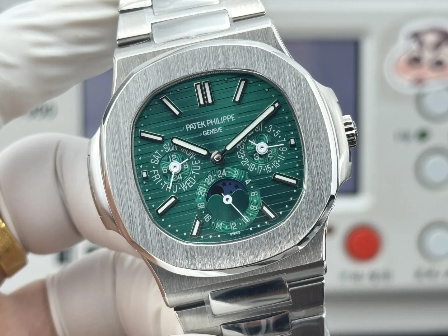 Patek Philippe Nautilus 5740/1G-001 Green Dial Perpetual Calendar 904L Stainless Steel Case 40mm Men's Watch Dial Detail 2