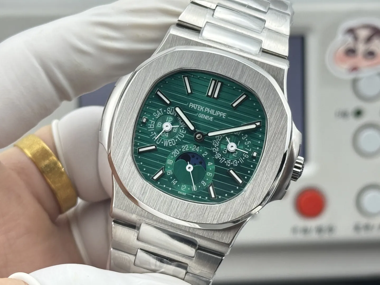 Patek Philippe Nautilus 5740/1G-001 Green Dial Perpetual Calendar 904L Stainless Steel Case 40mm Men's Watch Dial Detail 1