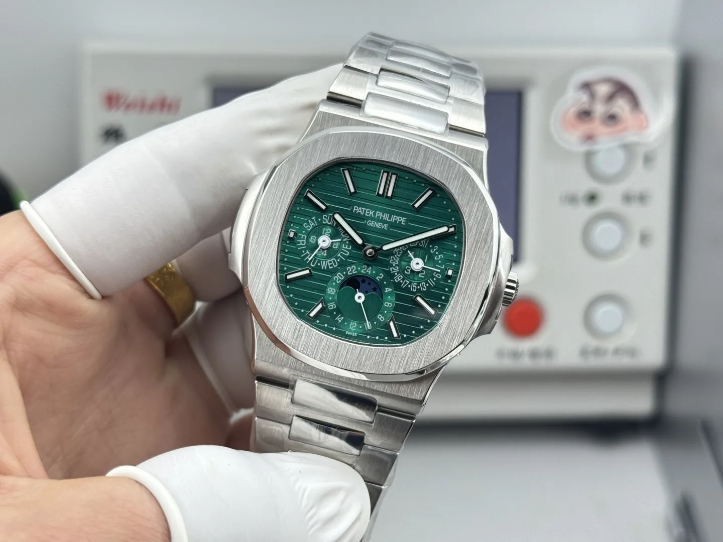 Patek Philippe Nautilus 5740/1G-001 Green Dial Perpetual Calendar 904L Stainless Steel Case 40mm Men's Watch Dial Side View 2