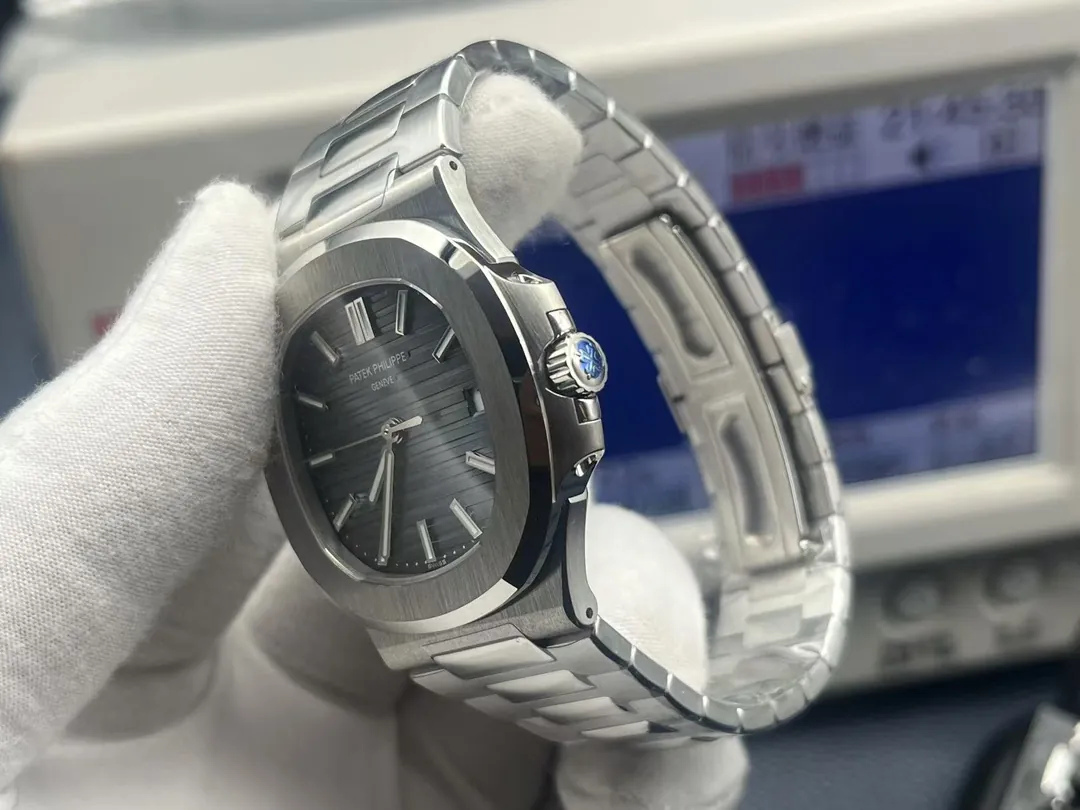 Super Clone Luxury Patek Philippe Nautilus 5711/1A-010 Replica Blue-Black Dial Watch Side View 2