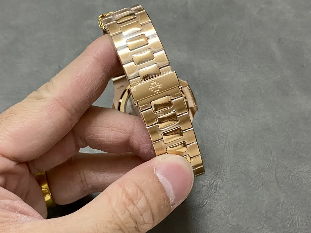 Luxury Patek Philippe Nautilus 5712/1R Replica Grey Gradient Dial Moonphase Gold-Plated 904L Stainless Steel Case 40mm Watch Bracelet