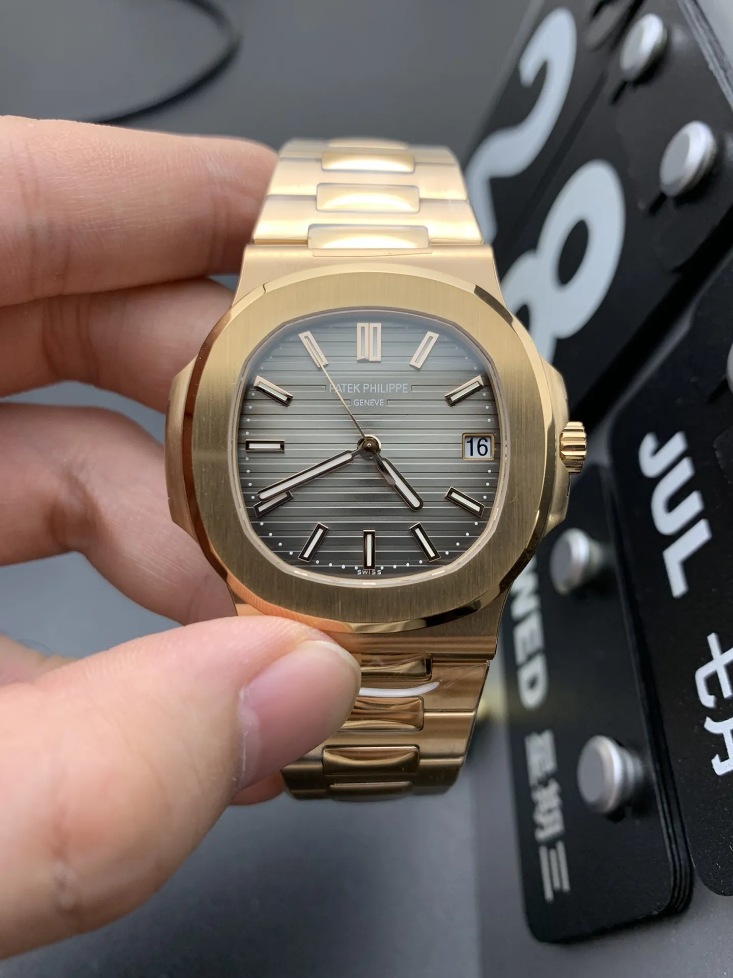 Patek Philippe Nautilus 5711/1R Replica Horizontal Texture Grey Dial Gold-Plated 904L Stainless Steel Case Luxury Men’s 40mm Watch Front View