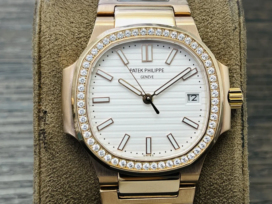 Luxury Patek Philippe Nautilus 5711/1R-001 Replica White Dial Diamond-Set Bezel Rose Gold Plated 904L Stainless Steel Case Watch Dial Detail