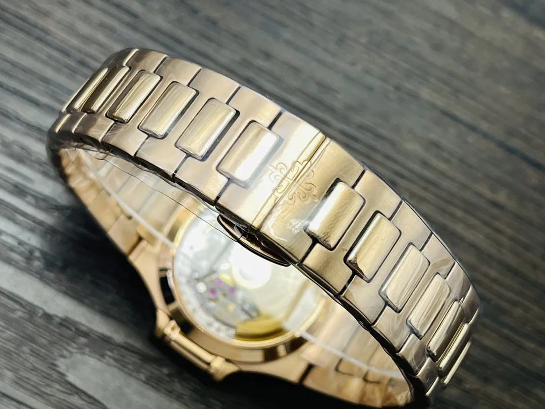 Luxury Patek Philippe Nautilus 5711/1R-001 Replica White Dial Diamond-Set Bezel Rose Gold Plated 904L Stainless Steel Case Watch Bracelet