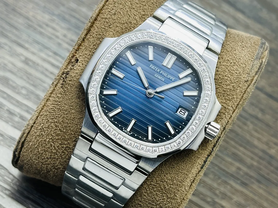 Super Clone Luxury Patek Philippe Nautilus 5811/1G-001 Replica Blue Gradient Horizontal Dial Diamond Bezel Men's Watch Side view of dial 2