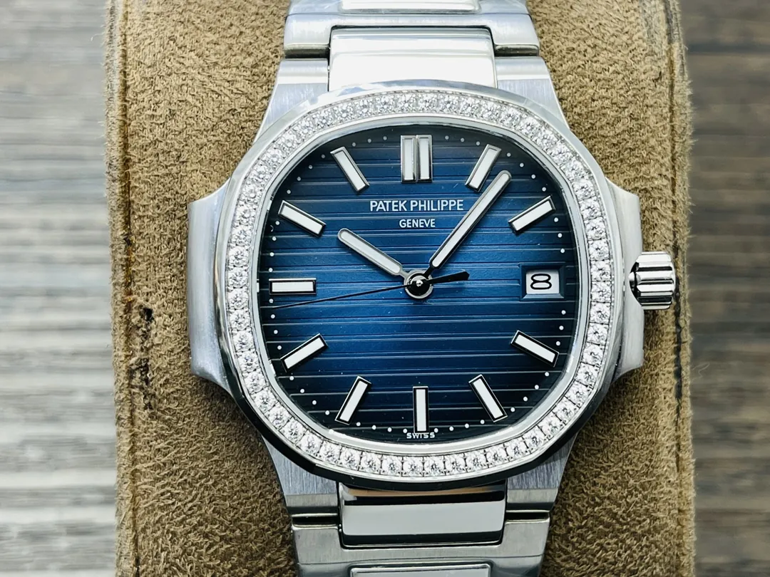 Super Clone Luxury Patek Philippe Nautilus 5811/1G-001 Replica Blue Gradient Horizontal Dial Diamond Bezel Men's Watch Dial Detail