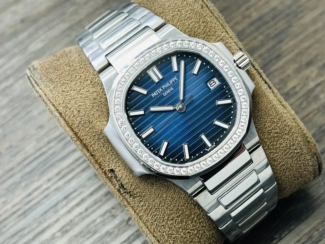 Super Clone Luxury Patek Philippe Nautilus 5811/1G-001 Replica Blue Gradient Horizontal Dial Diamond Bezel Men's Watch Side view of dial 1