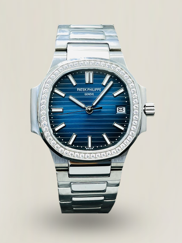 Super Clone Luxury Patek Philippe Nautilus 5811/1G-001 Replica Blue Gradient Horizontal Dial Diamond Bezel Men's Watch First Image