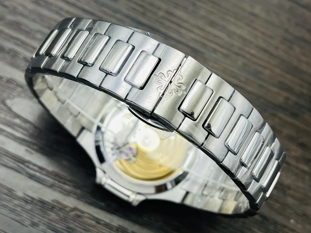 Super Clone Luxury Patek Philippe Nautilus 5811/1G-001 Replica Blue Gradient Horizontal Dial Diamond Bezel Men's Watch Bracelet