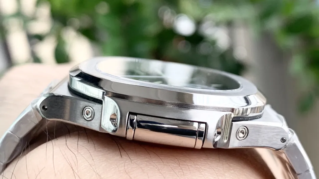 Super Clone Patek Philippe Nautilus 5726/1A-010 Replica White Dial Annual Calendar Stainless Steel Case Luxury Watch Side View 1