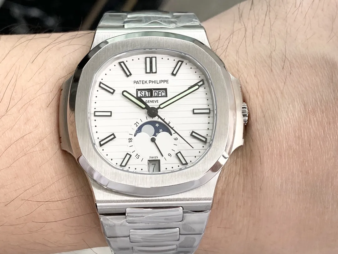 Super Clone Patek Philippe Nautilus 5726/1A-010 Replica White Dial Annual Calendar Stainless Steel Case Luxury Watch On-wrist Shot
