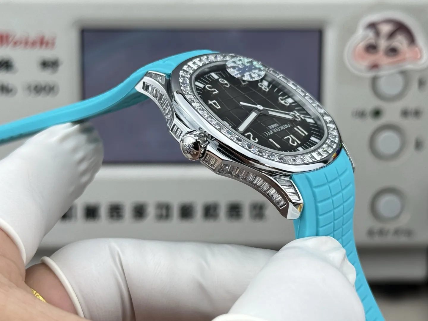PPF Luxury Patek Philippe Aquanaut 5167 Replica Gradient Rock Grey Dial Diamond-Set Bezel Tiffany Blue Rubber Strap Watch Side View 2